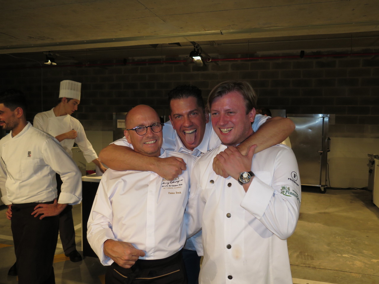 A boa disposição dos 3 chefs 3*** Michelin do Gourmet Culinary Gourmet Extravaganza: Heinz Beck, Jacob Jan Boerma e Kevin Fehling A boa disposição dos 3 chefs 3*** Michelin do Gourmet Culinary Gourmet Extravaganza: Heinz Beck, Jacob Jan Boerma e Kevin Fehling
