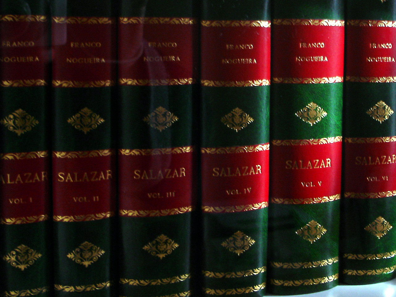 Franco Nogueira, «Salazar», Atlântida/Civilização, 1977-85.