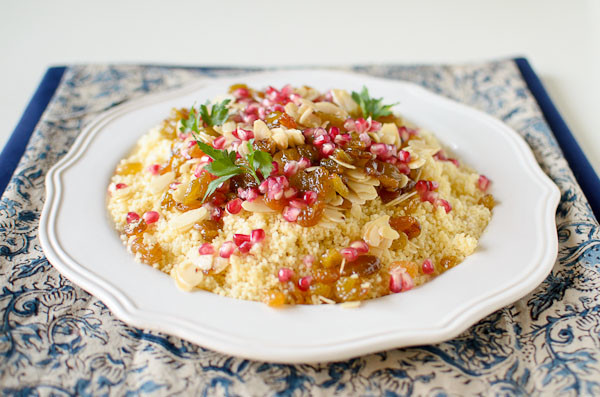 Salada de couscous com romã, amêndoas e sultanas