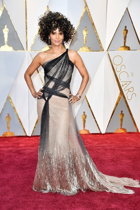Halle Berry em Atelier Versace.jpg
