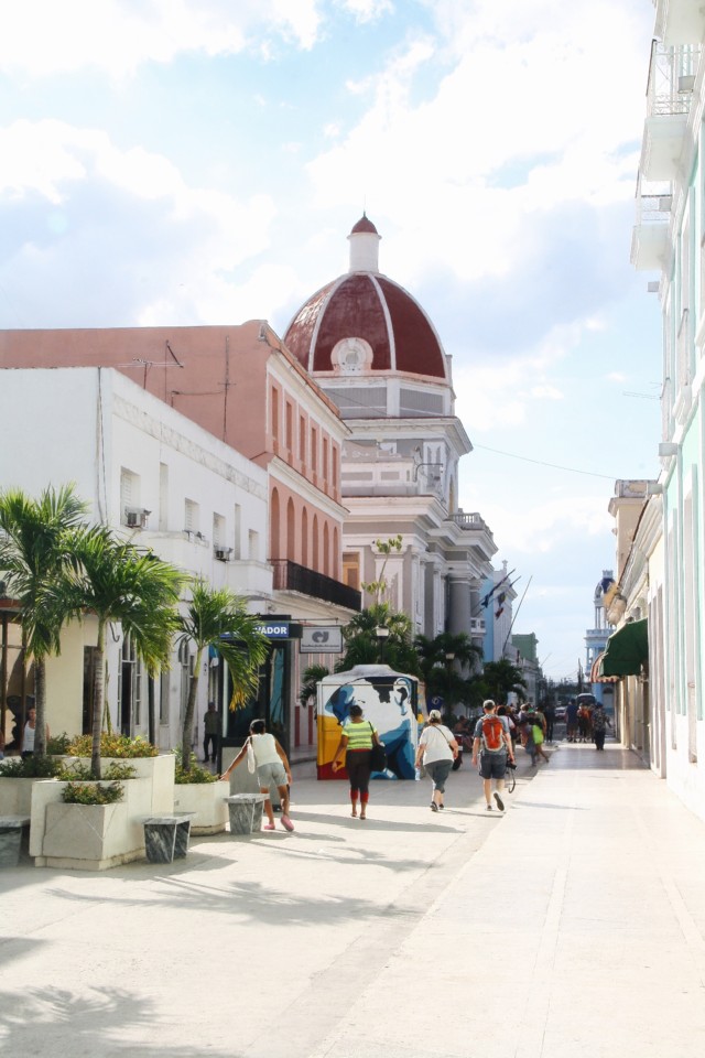 cienfuegos-boulevard.jpg cienfuegos-boulevard.jpg