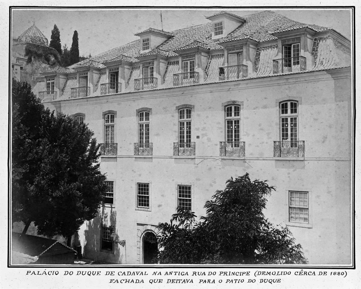 Palácio do Duque do Cadaval.jpg
