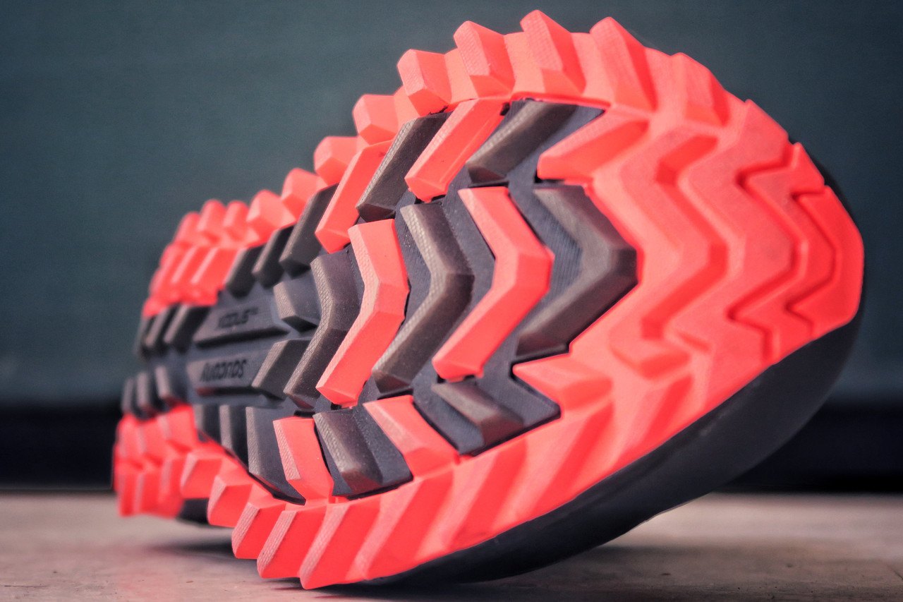 saucony-xodus-iso-3-crampons.jpg saucony-xodus-iso-3-crampons.jpg