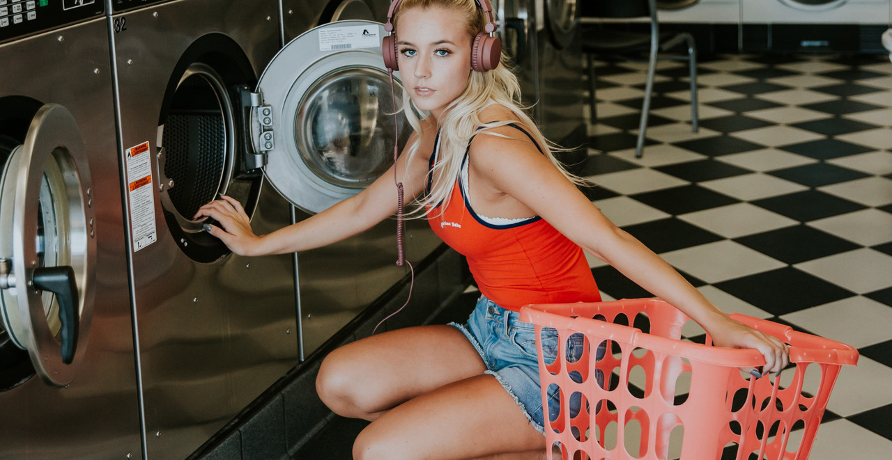 axtg1hsq6w4-averie-woodard_lavar.jpg