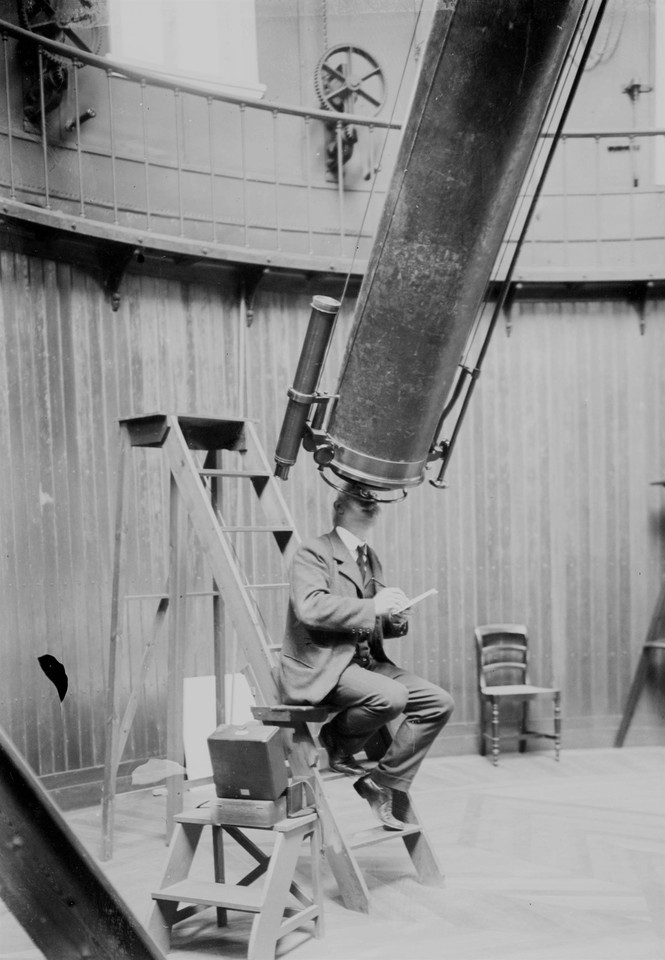 Frederico Oom observando o eclipse do sol, no Obse