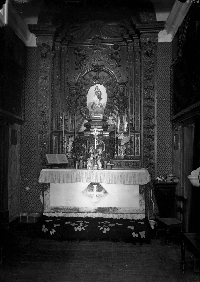 Convento dos Cardais, altar lateral da igreja.jpg