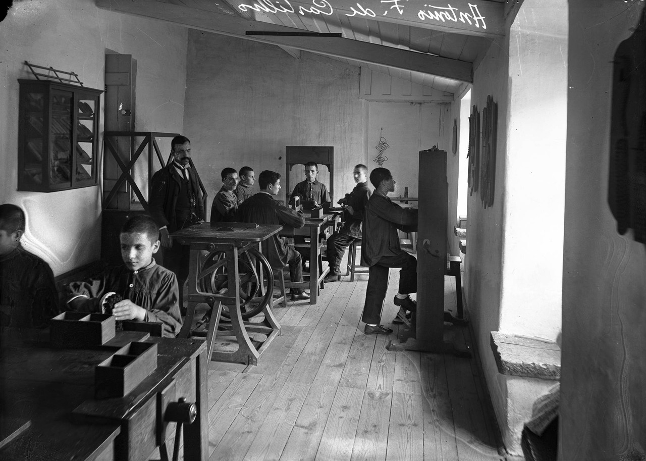 Asilo de cegos, sala de trabalhos oficinais.jpg