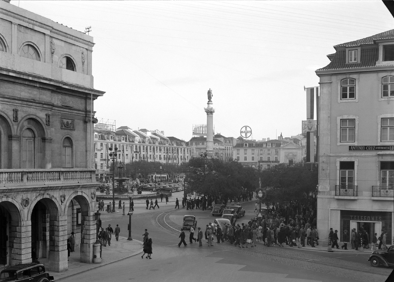 Rossio, Lisboa (H. Novaes, c. 1947) Rossio, Lisboa (H. Novaes, c. 1947)