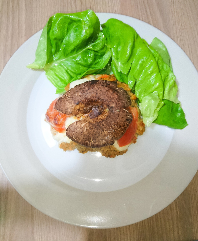 Hambúrguer vegetariano com cogumelos Portobello__ Hambúrguer vegetariano com cogumelos Portobello__