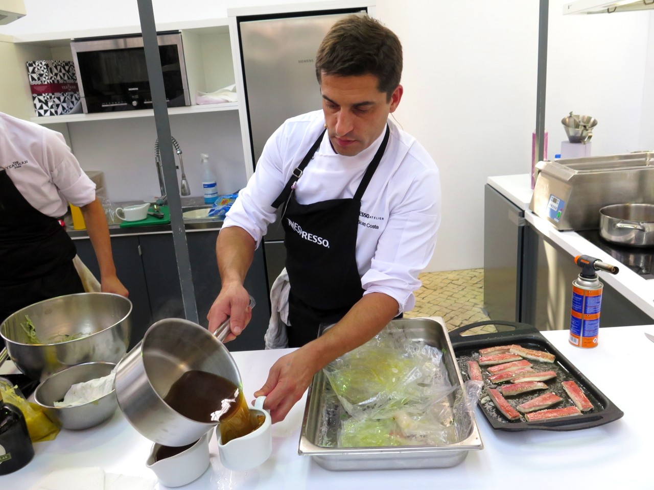 No Atelier Nespresso, Ricardo Costa e o caldo dashi No Atelier Nespresso, Ricardo Costa e o caldo dashi