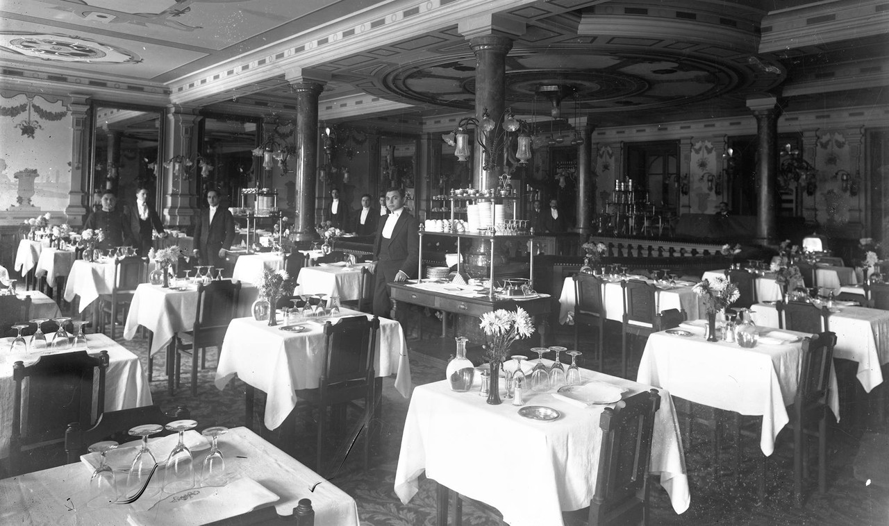 Interior do Café Martinho.jpg