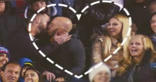 kiss cam.jpg kiss cam.jpg