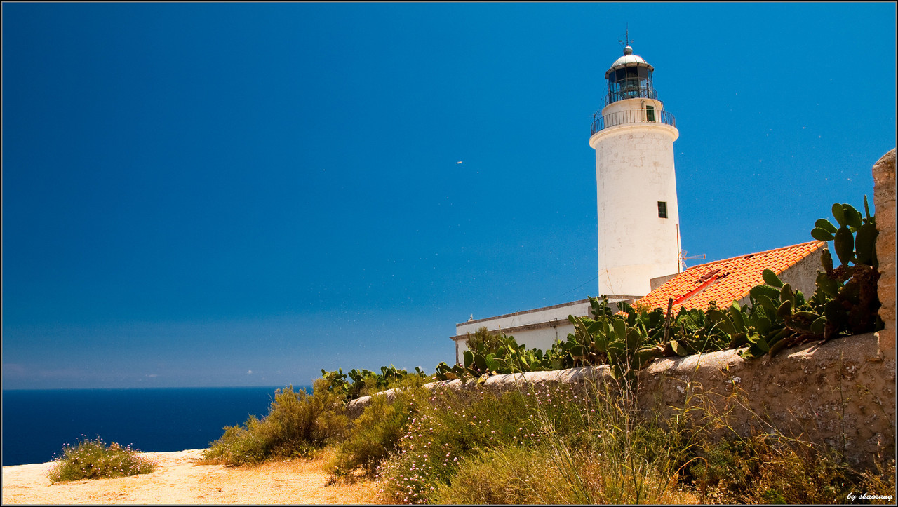 Faro_de_la_Mola,_Formentera_(9138995898).jpg