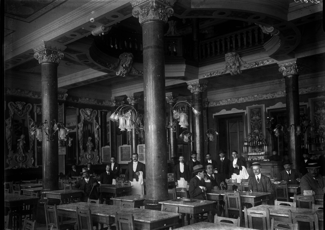 Interior do Café Martinho.jpg
