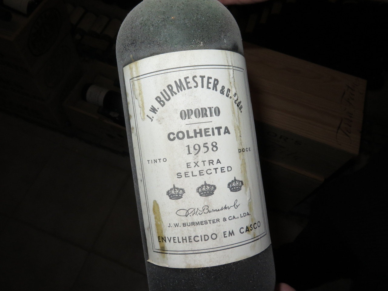 Rodrigo Saragga e o Burmester Porto Colheita 1958, atualmente servido a copo no restaurante Rodrigo Saragga e o Burmester Porto Colheita 1958, atualmente servido a copo no restaurante