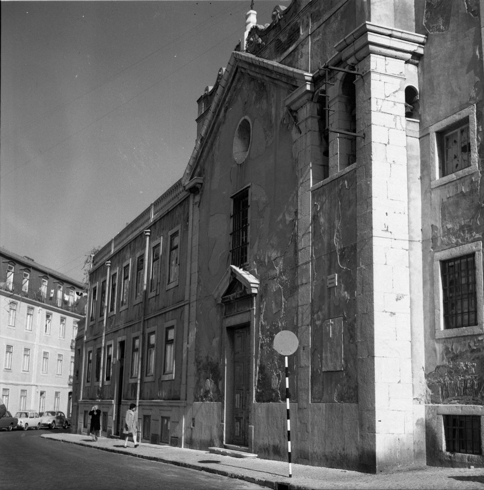 Fachada principal da igreja de São Lourenço, 197