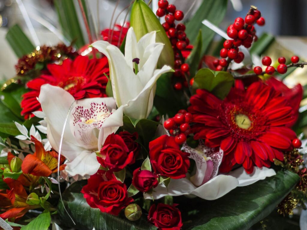 Os elementos essenciais de um Centro Natalício com flores