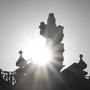 Estatua de Minerva com raios de sol