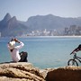 Praia do Arpoador - Cariocas aproveitam o dia de s