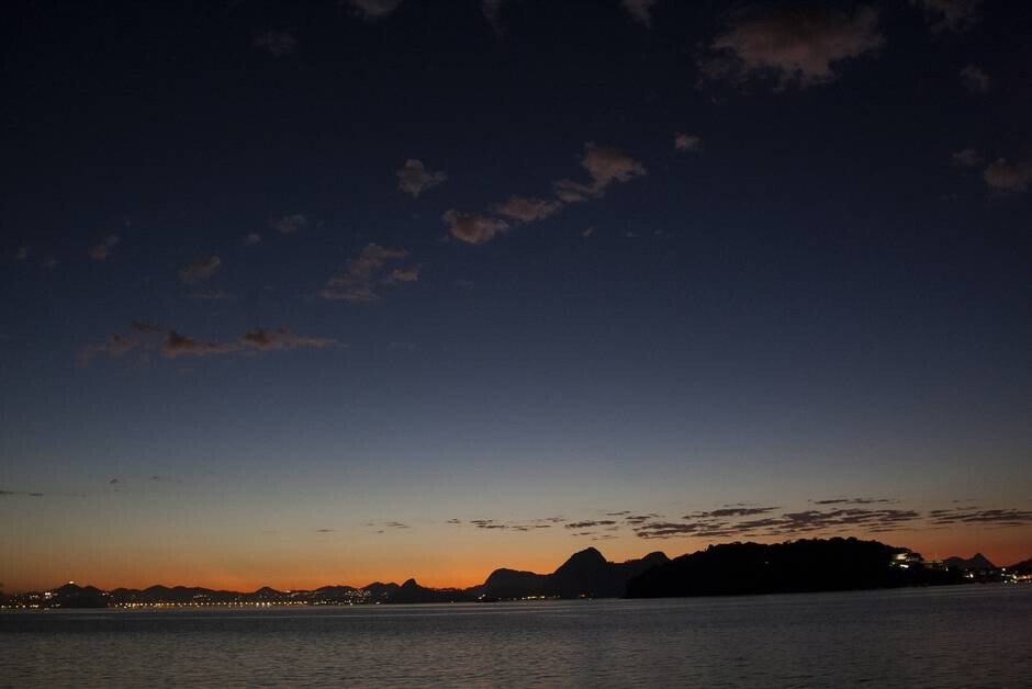 Amanhecer no Rio - Dia come&ccedil;ou com calor no Rio. 
