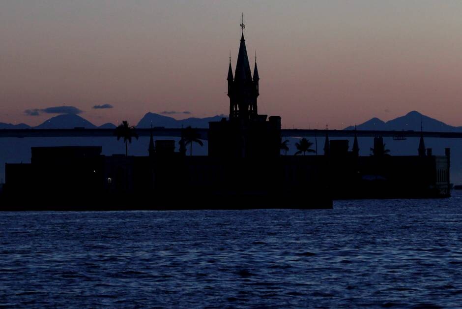 A Ilha Fiscal, na Baía de Guanabara, na manhã de