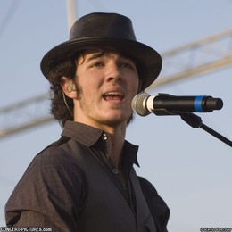 kevin-jonas-jonas-brothers-01.jpg