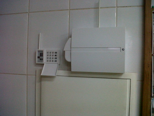 Central de alarme instalada na sede da APQV.