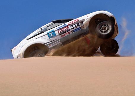 Bonito instantâneo da boa presença de Carlos Sousa no "Dakar'2010"... 