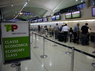 Começam sempre aqui as histórias rocambolescas de viagens...