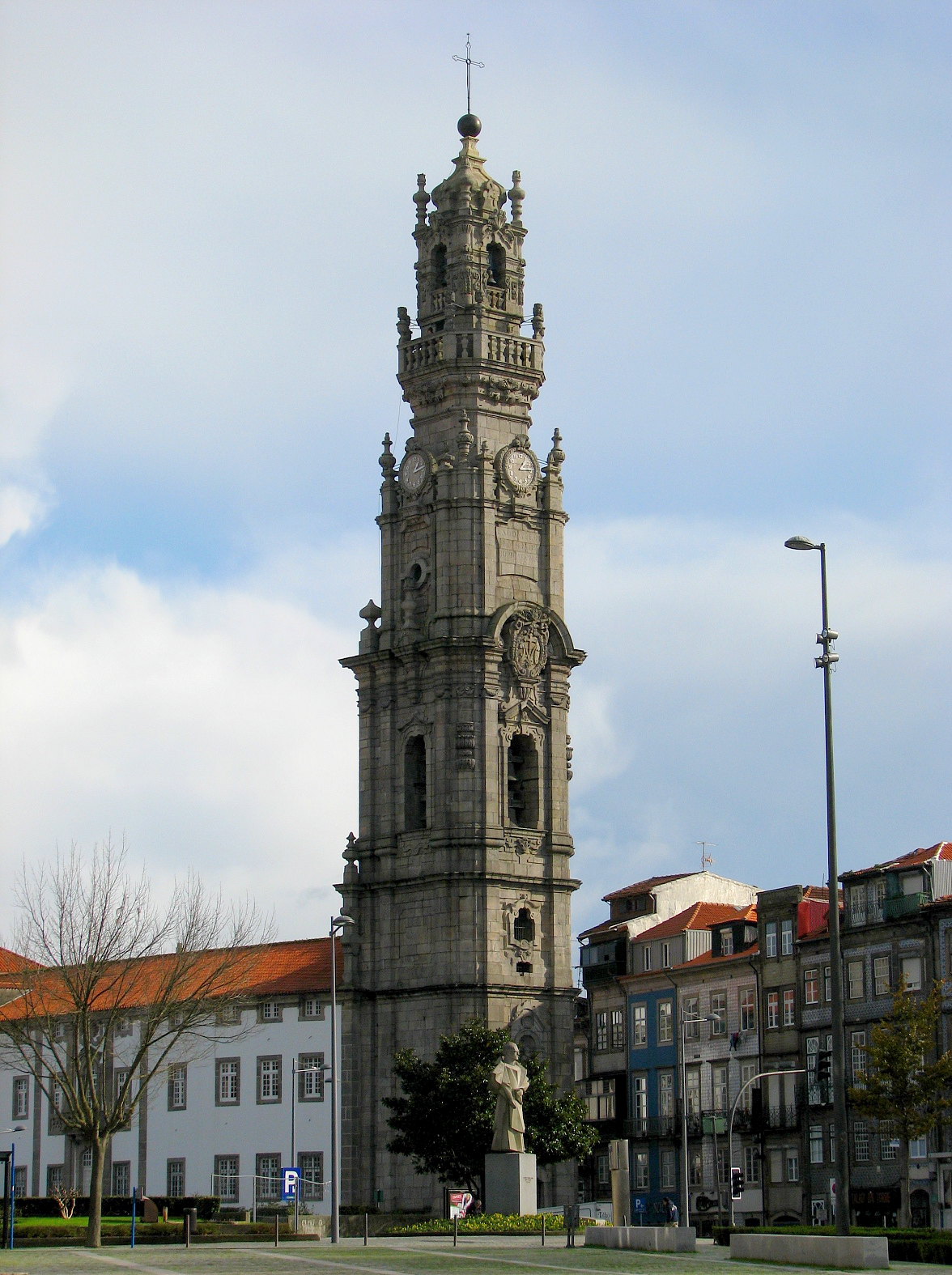 torre esculpida