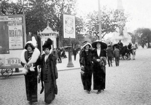 Passeio de domingo na Avenida da Liberdade em 1912 - AML