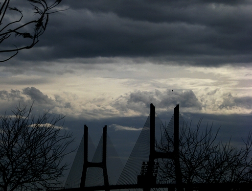 ponte sob o inverno
