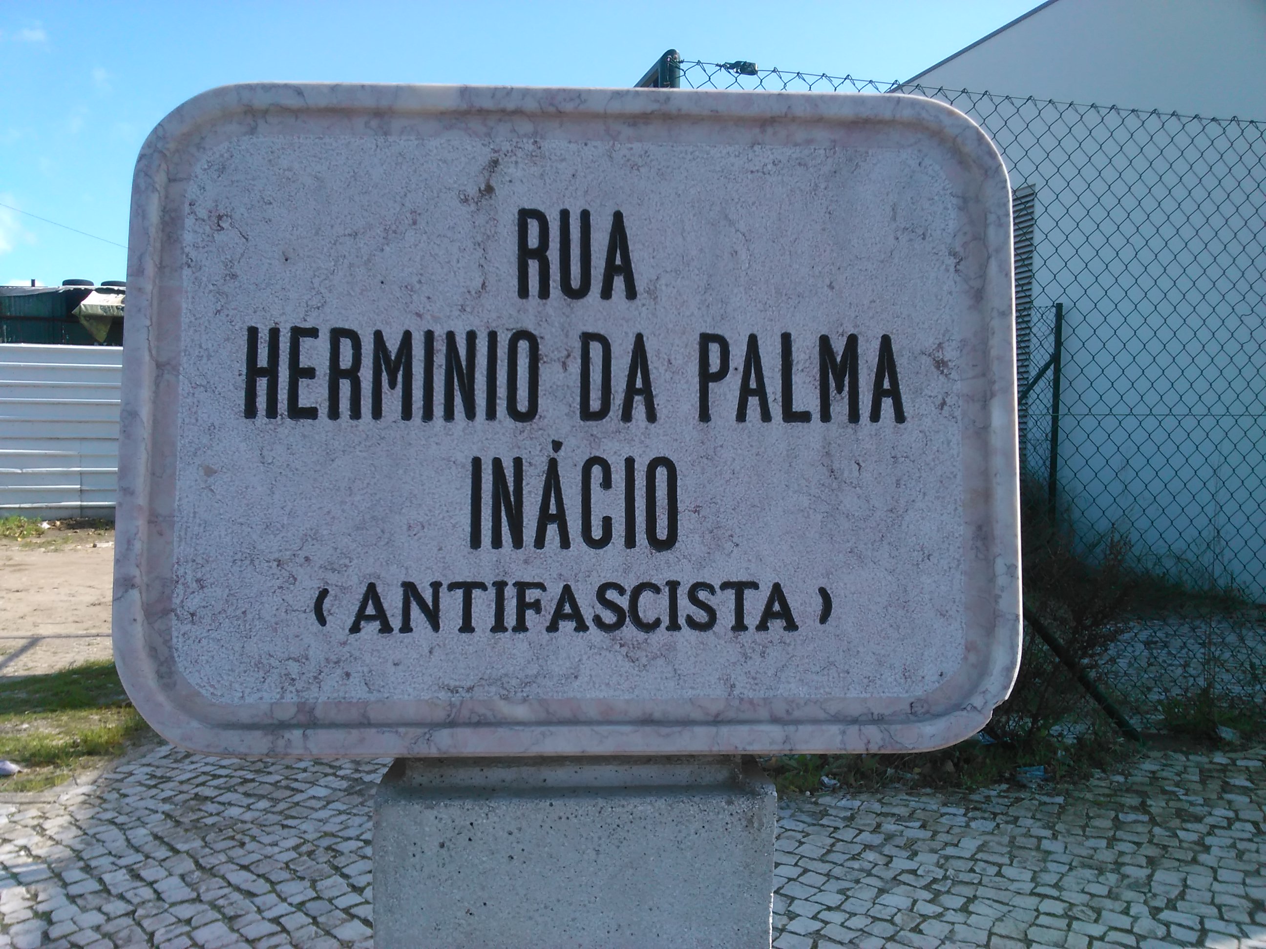 Pirata aéreo com foros de heroe, Portas de Benfica — © 2017