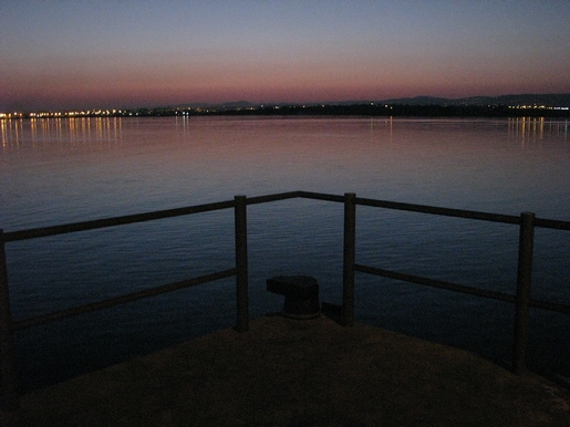anoitecer no cais
